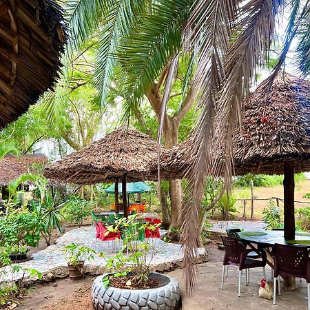 Papillon Garden Bar Villas Bamburi Eksteriør billede