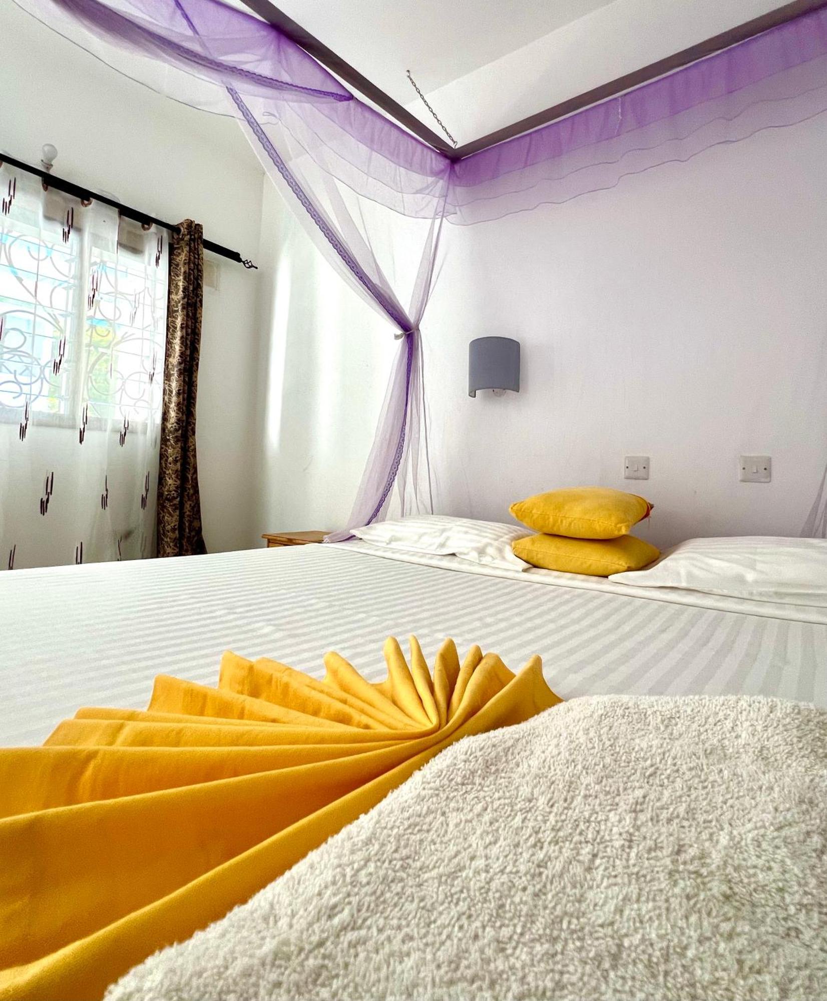 Papillon Garden Bar Villas Bamburi Eksteriør billede