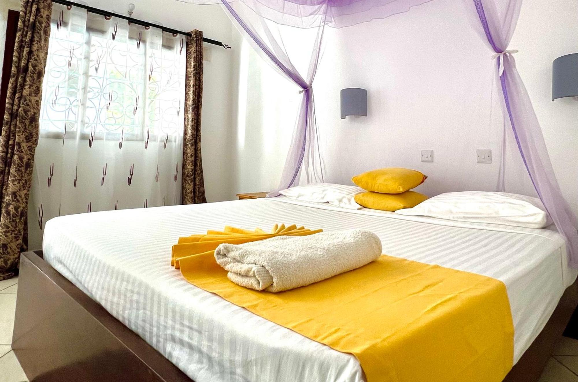 Papillon Garden Bar Villas Bamburi Eksteriør billede