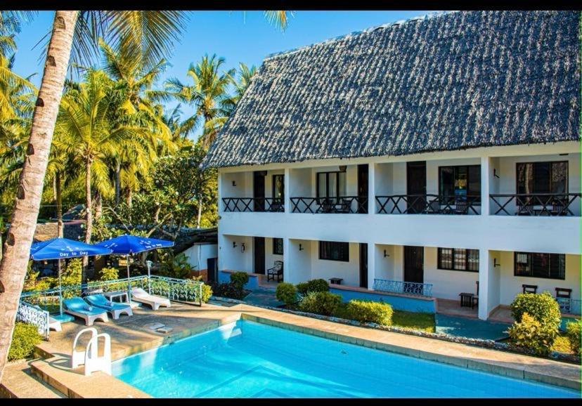 Papillon Garden Bar Villas Bamburi Eksteriør billede