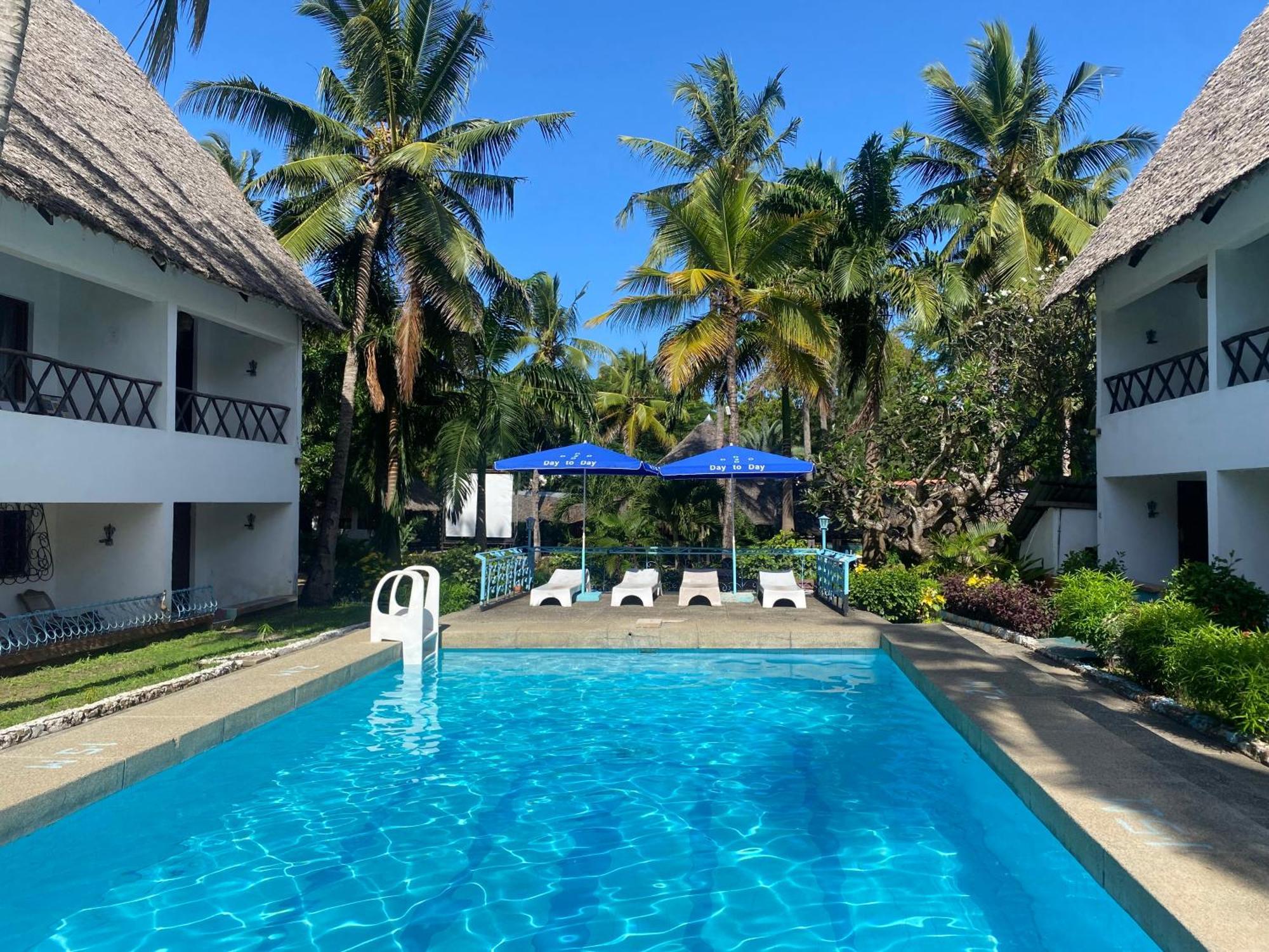 Papillon Garden Bar Villas Bamburi Eksteriør billede