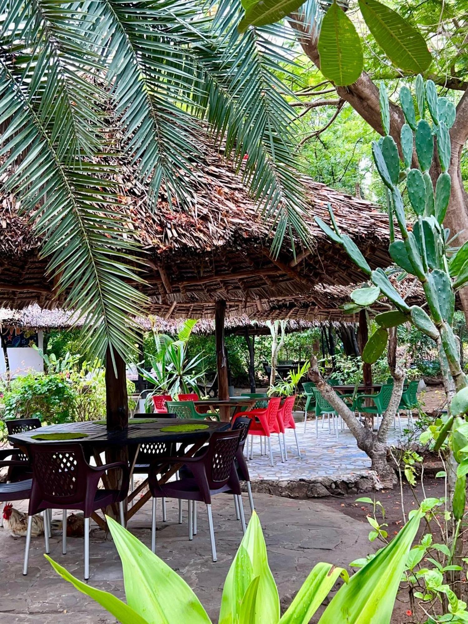 Papillon Garden Bar Villas Bamburi Eksteriør billede
