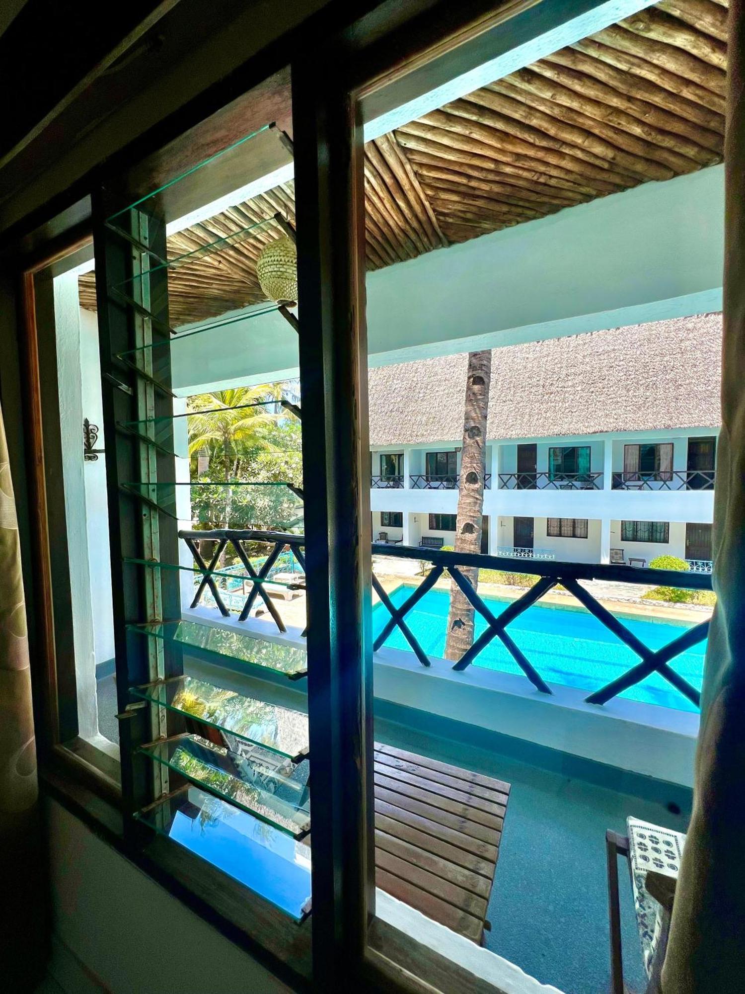 Papillon Garden Bar Villas Bamburi Eksteriør billede