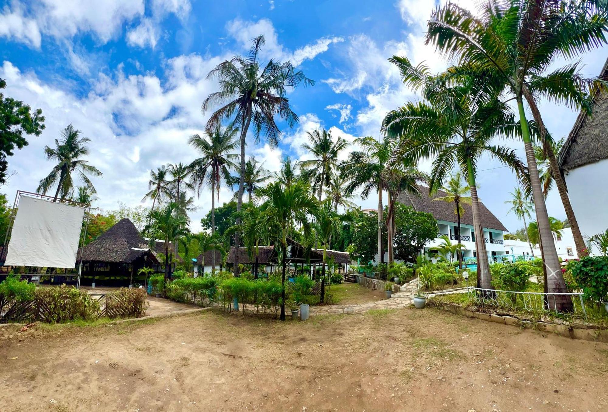 Papillon Garden Bar Villas Bamburi Eksteriør billede