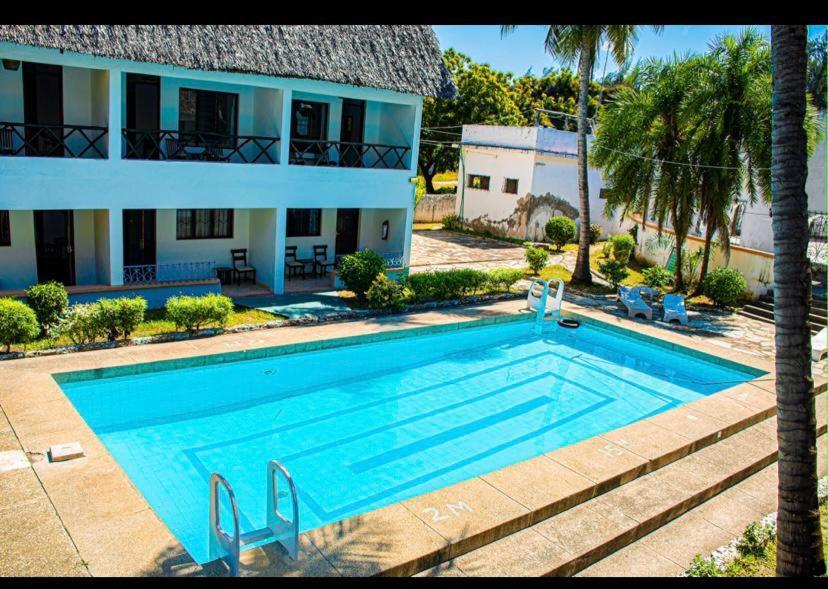 Papillon Garden Bar Villas Bamburi Eksteriør billede