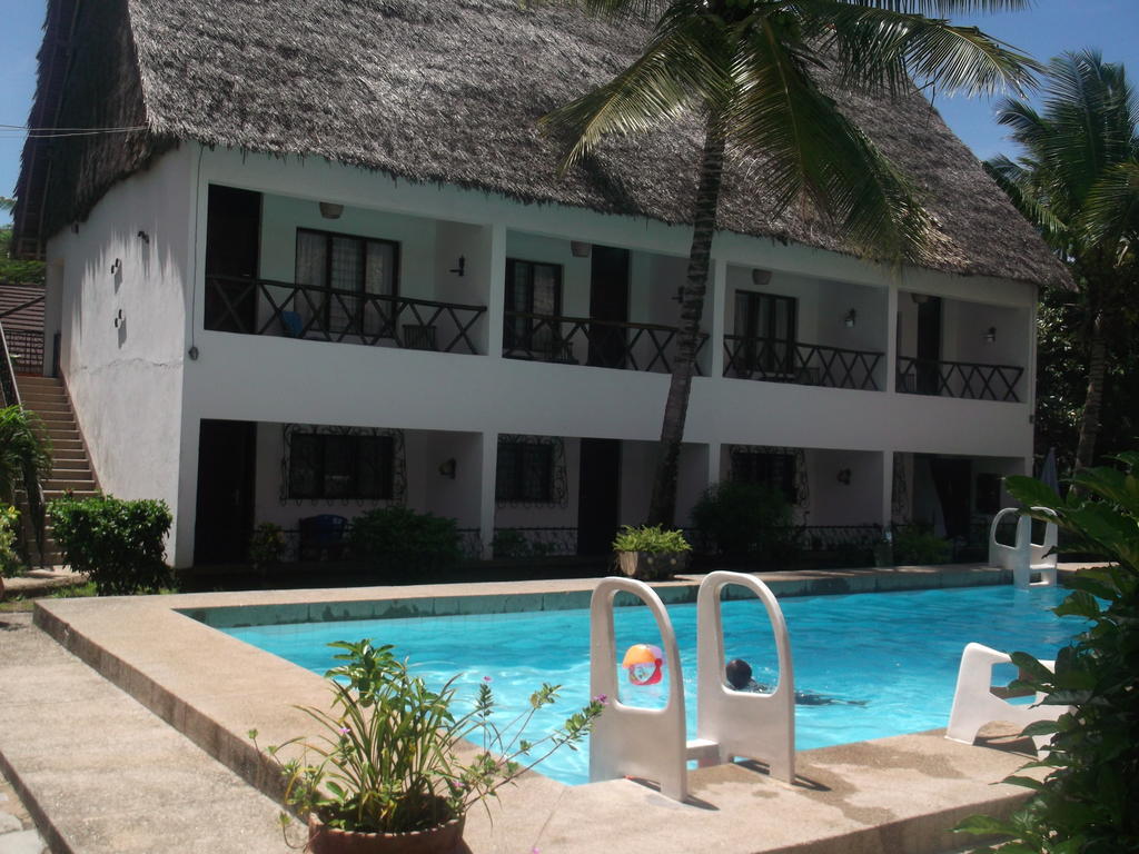 Papillon Garden Bar Villas Bamburi Eksteriør billede
