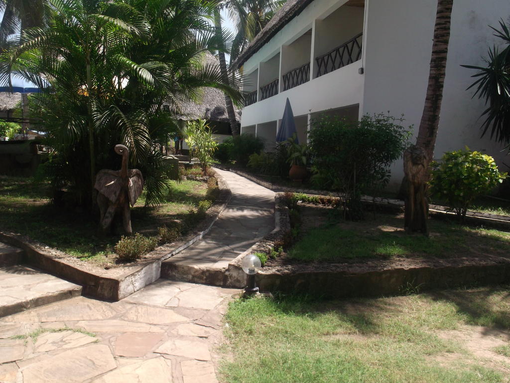 Papillon Garden Bar Villas Bamburi Eksteriør billede